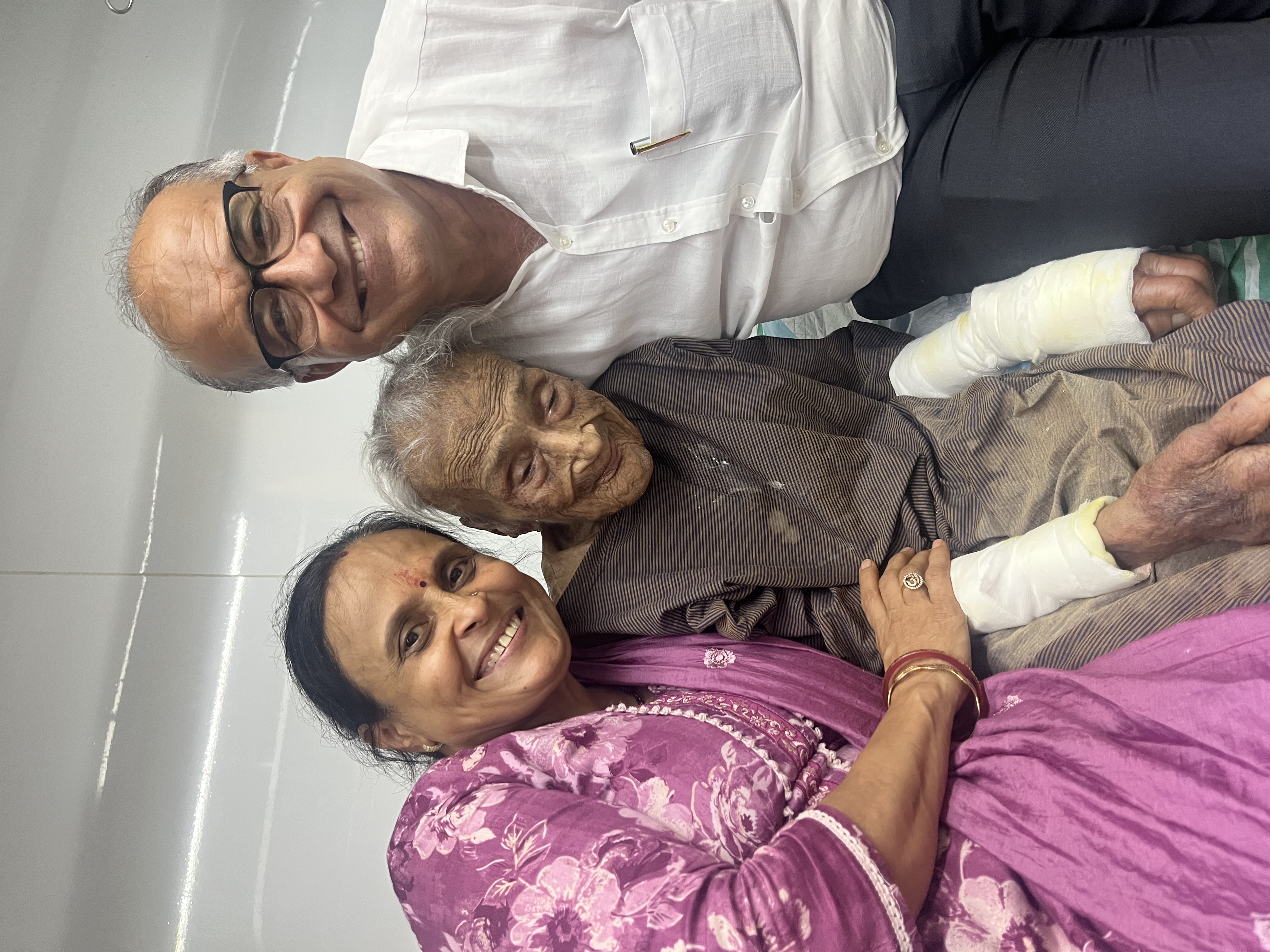 Bharat mengar with mother ramabai